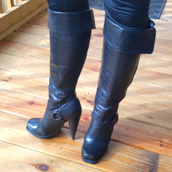 Shoes - Picture 3 of 4